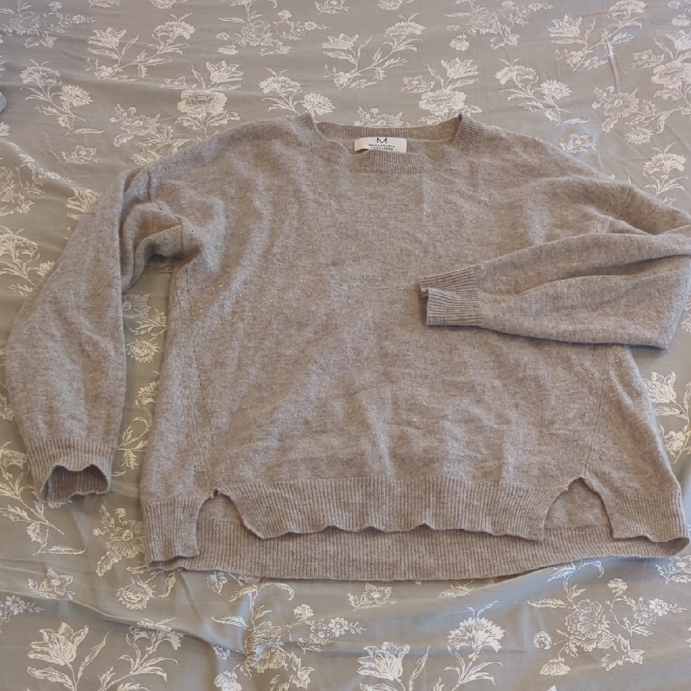 Elegant Women's Sweater in Soft Gray